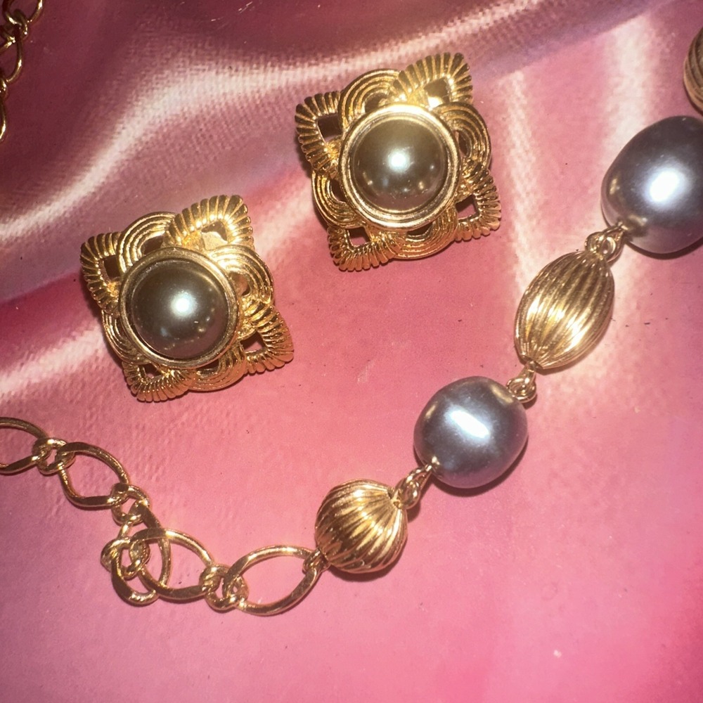 Vintage 1987 Avon Parisian Impressions 36" Long Chain Necklace and Earrings‎ Set